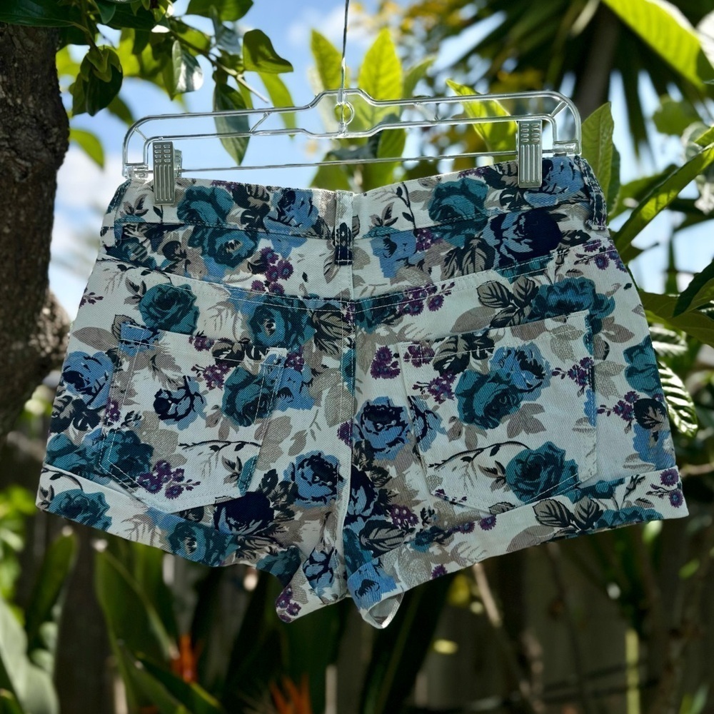 Forever 21 Floral Premium Denim Button Fly Shorts Size 27 NWOT - Picture 4 of 7